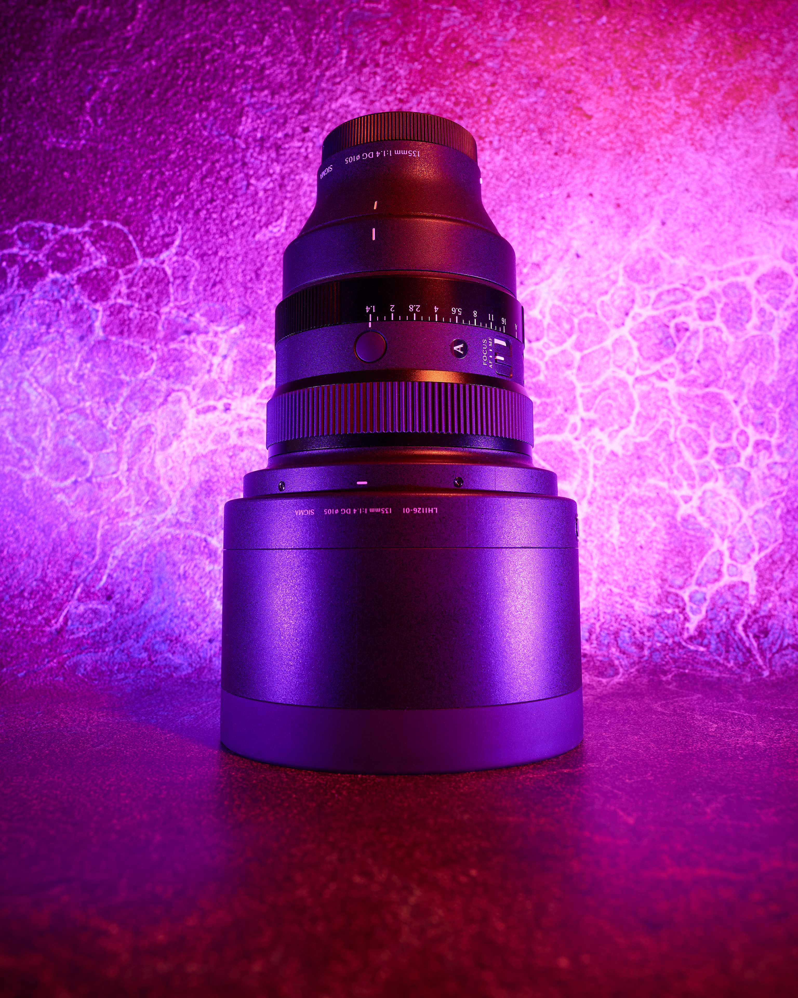Sigma 135mm f/1.4 DG DN Art — zdjęcie samego obiektywu, detale wykonania i design.