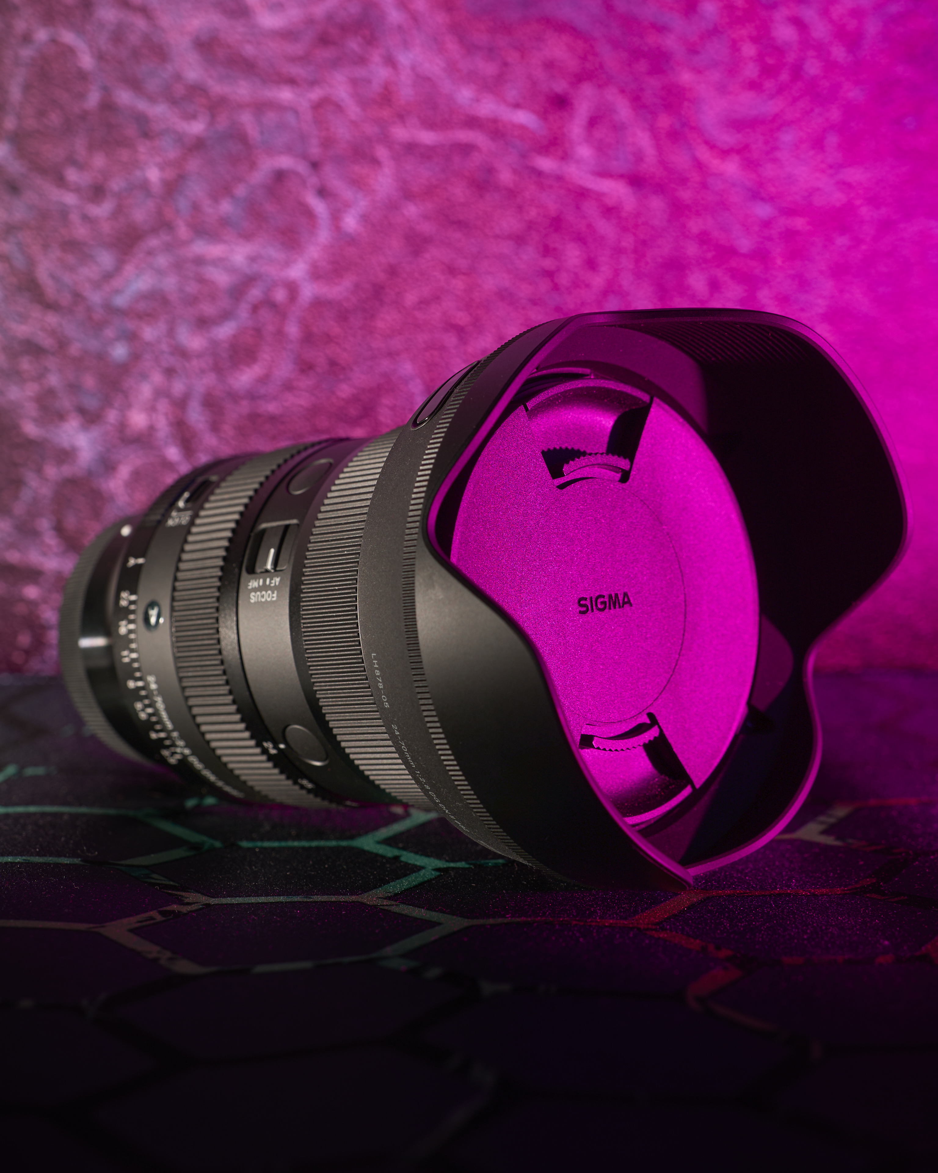 Sigma 24-70mm f/2.8 DG DN II Art — widok obiektywu i detale wykonania.